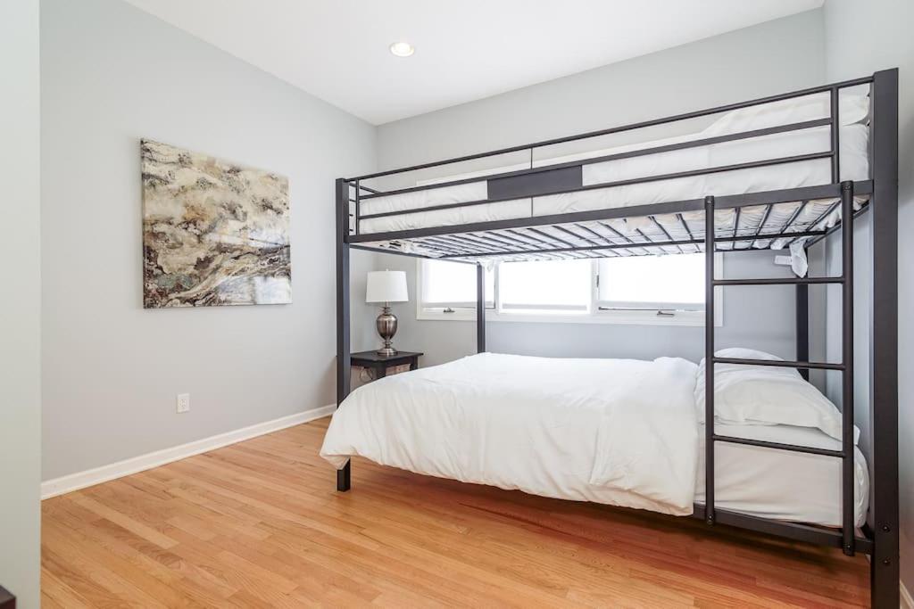 Eclectic Stylish And Cozy Milwaukee Unit Βίλα Εξωτερικό φωτογραφία